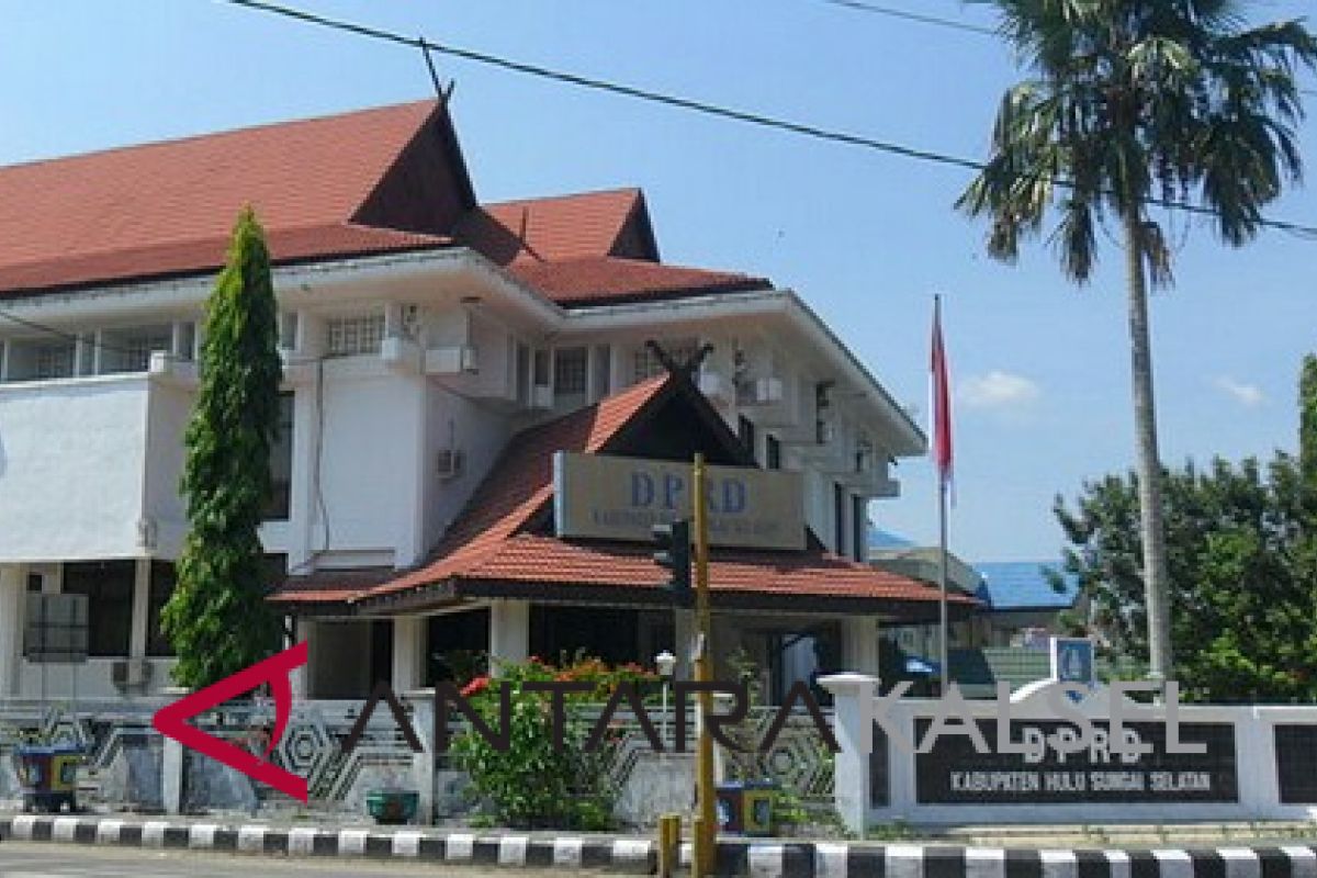 Akhmad Fahmi Gantikan Syamsuri Jabat Ketua DPRD