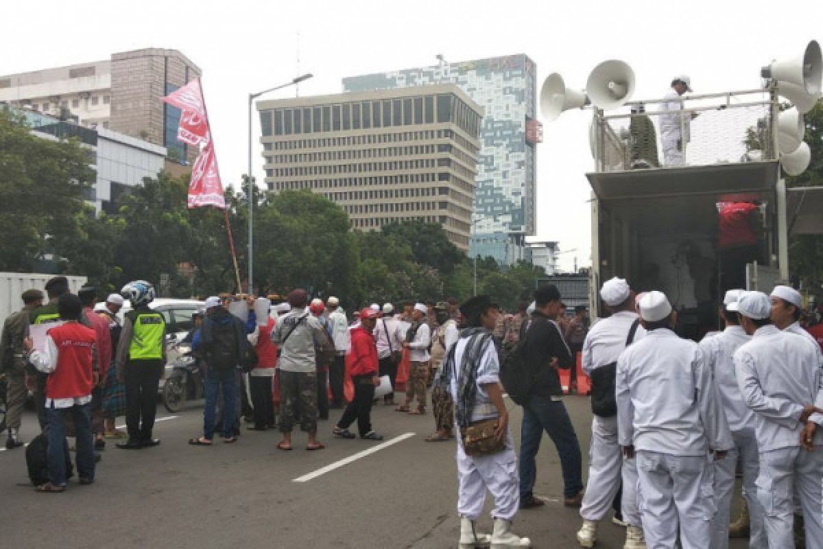 Massa mulai berkumpul di PN Jakut jelang sidang PK Ahok