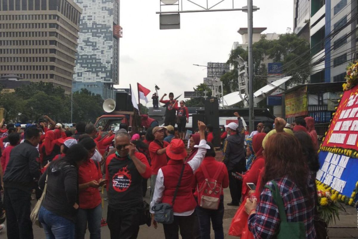 Massa pendukung harap Ahok bebas