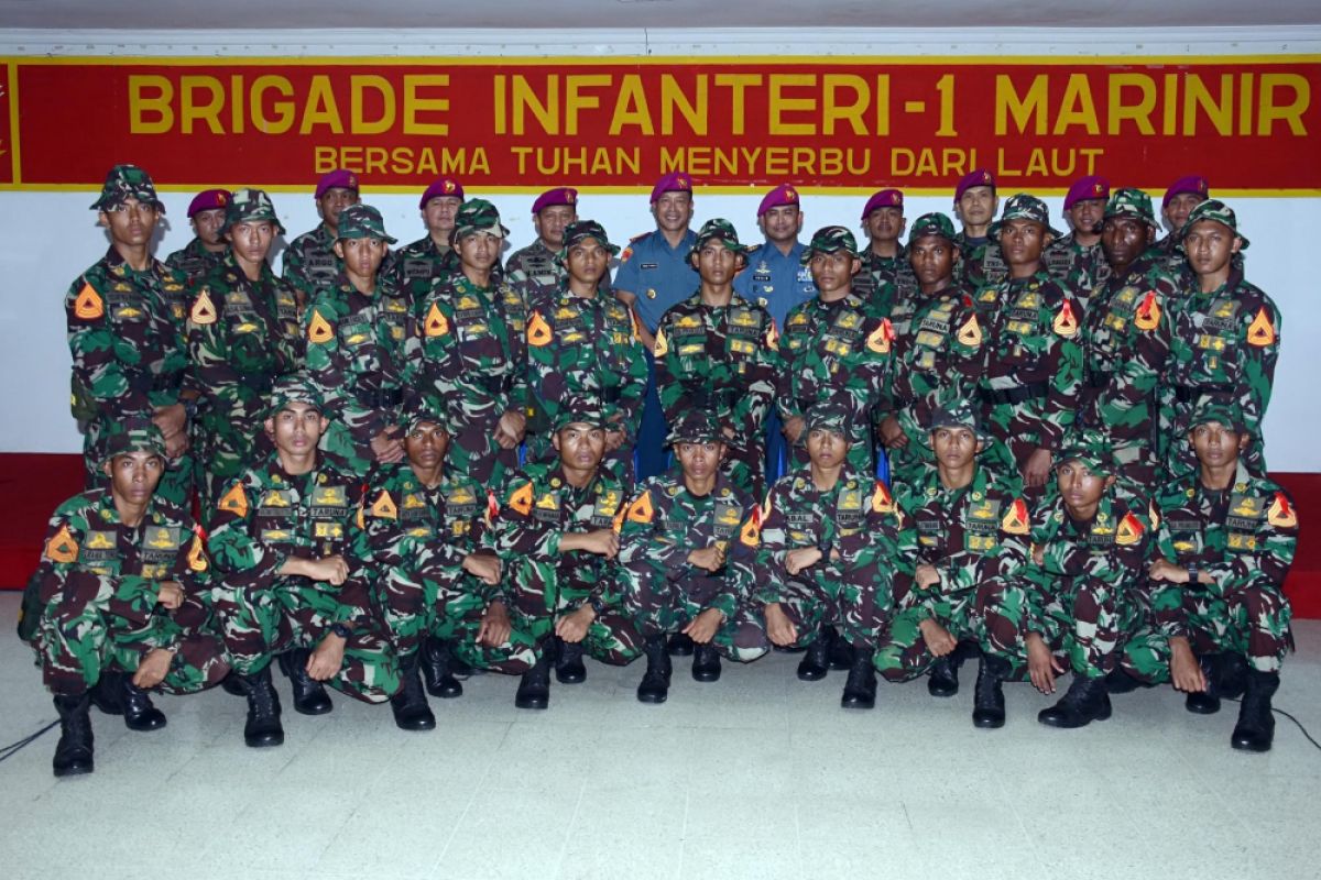 20 Taruna AAL Praktik Pasukan di Brigif-1 Marinir