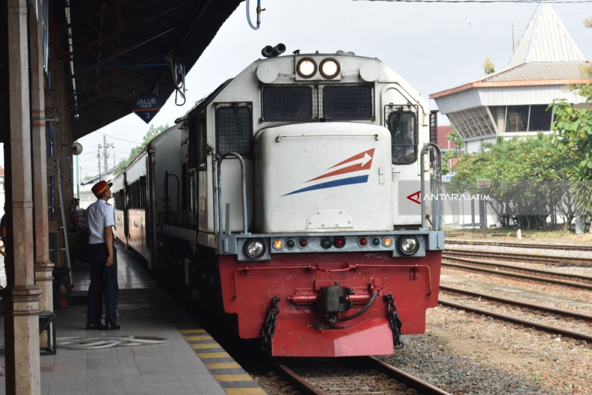 Perjalanan empat KA tujuan Daop Semarang disetop sementara