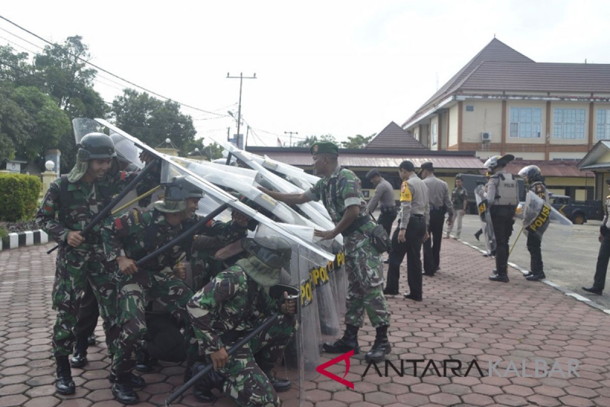 TNI - Polri Sintang latihan bersama pengamanan pilkada `