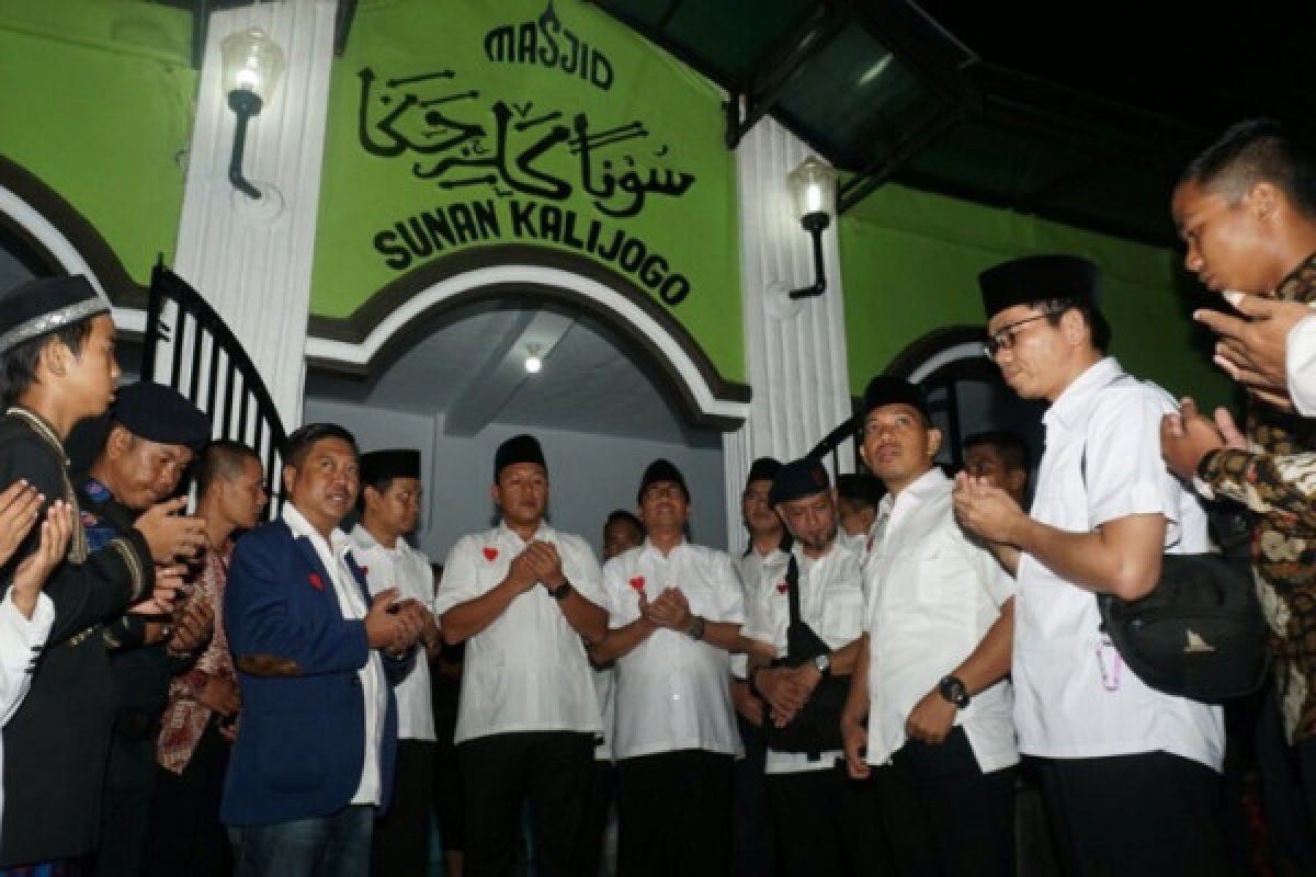 Sholawat antarkan Mustafa-Aja hadiri pengundian nomor urut