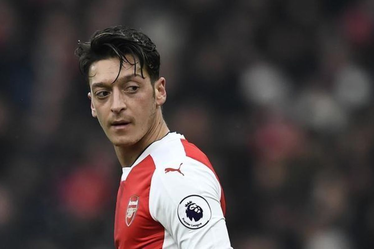 Ozil tegaskan betapa dia ingin bertahan di Arsenal