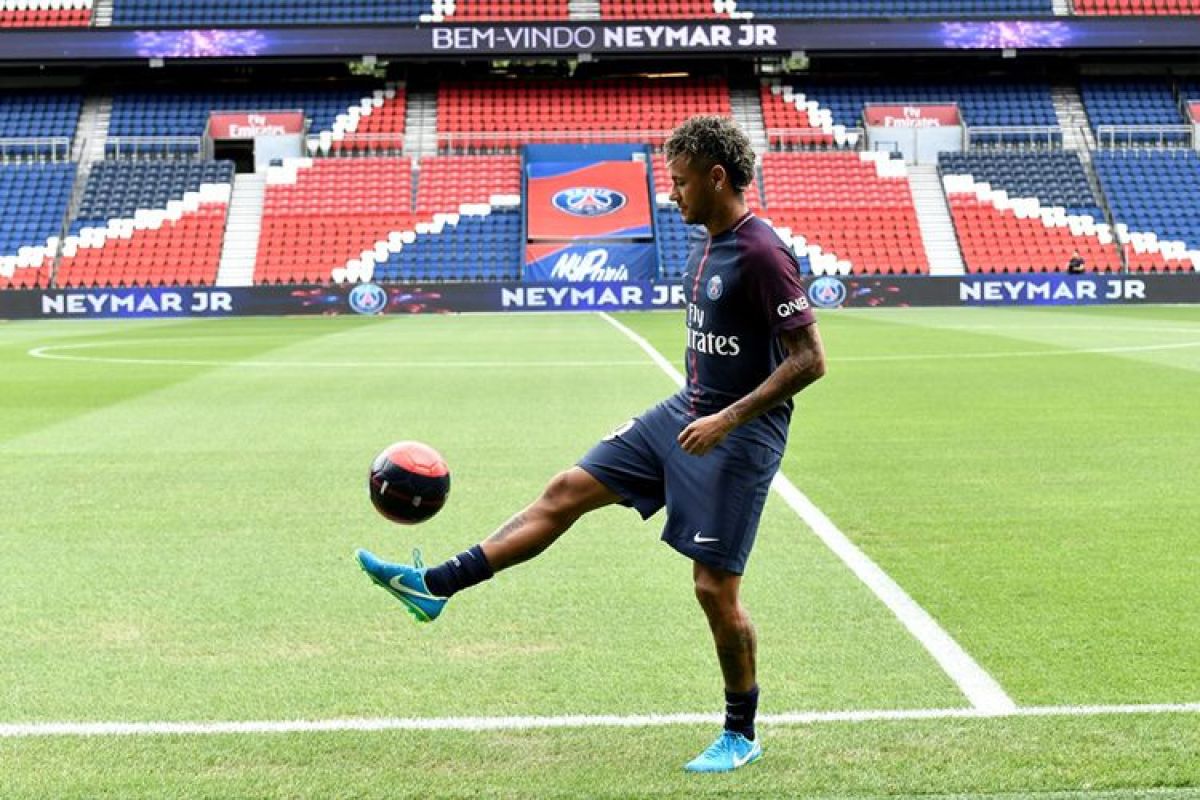 Neymar didera sakit pergelangan kaki