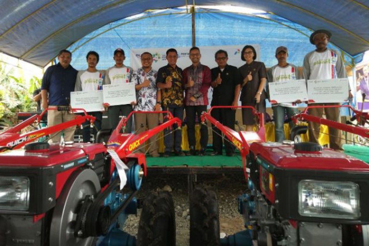 Pertamina bantu traktor tangan petani Banggai