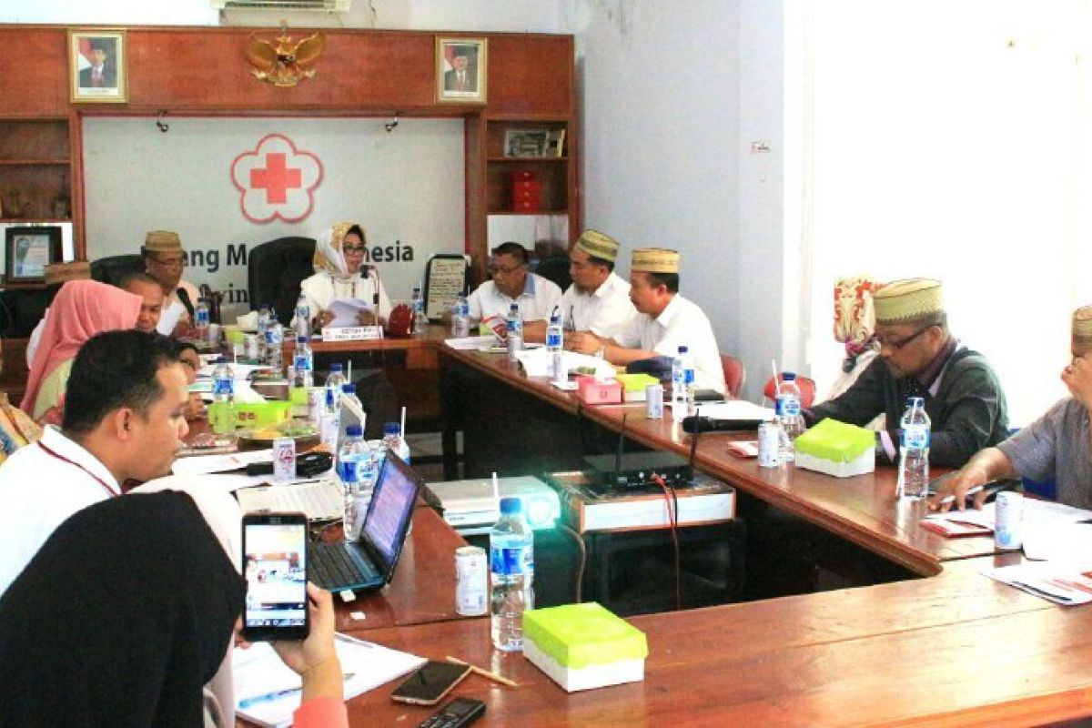 PMI Gorontalo distribusikan air bersih bagi korban banjir Boliyohuto