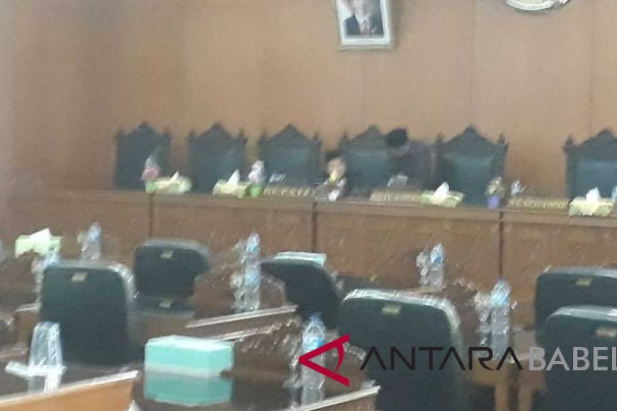 Bupati Bangka Tengah datang ruang paripurna DPRD kosong