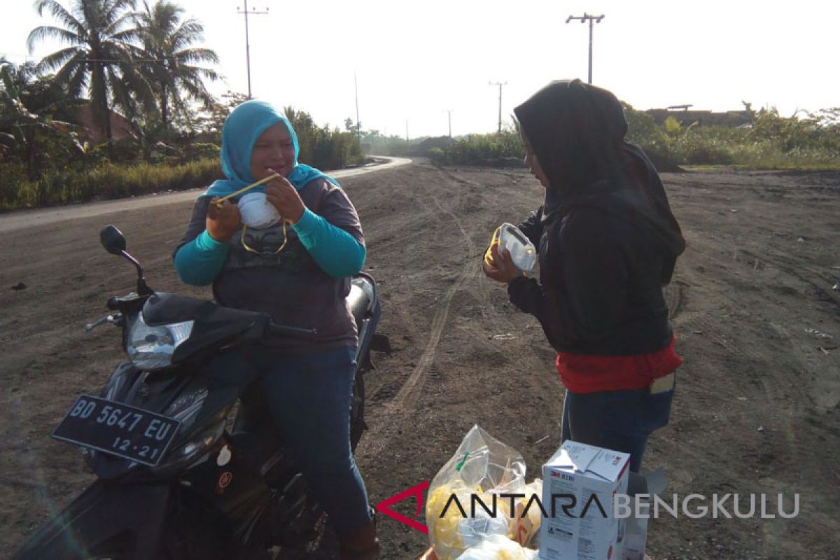 Aliansi Paru Hitam bagikan masker penangkal batu bara