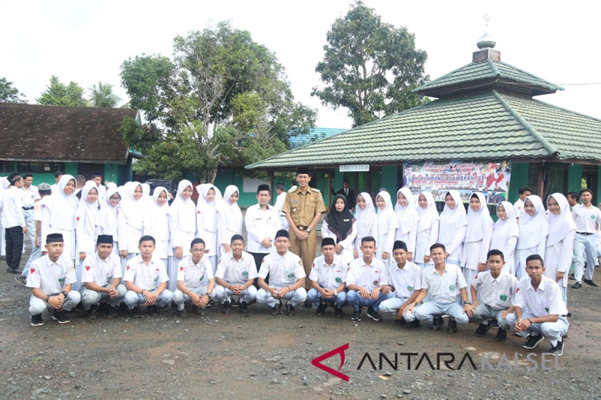 Bupati Pembina Upacara di MAN Tanah Laut