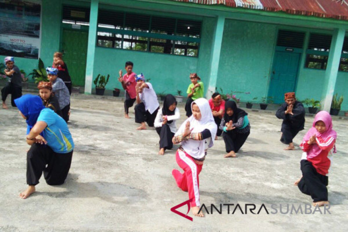 Di Solok, perguruan pencak silat masuk sekolah melalui SMS