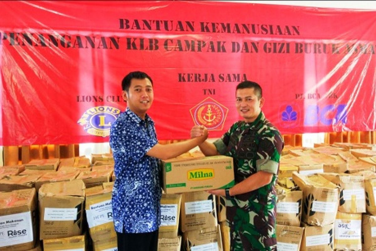 BCA serahkan bantuan untuk warga Asmat