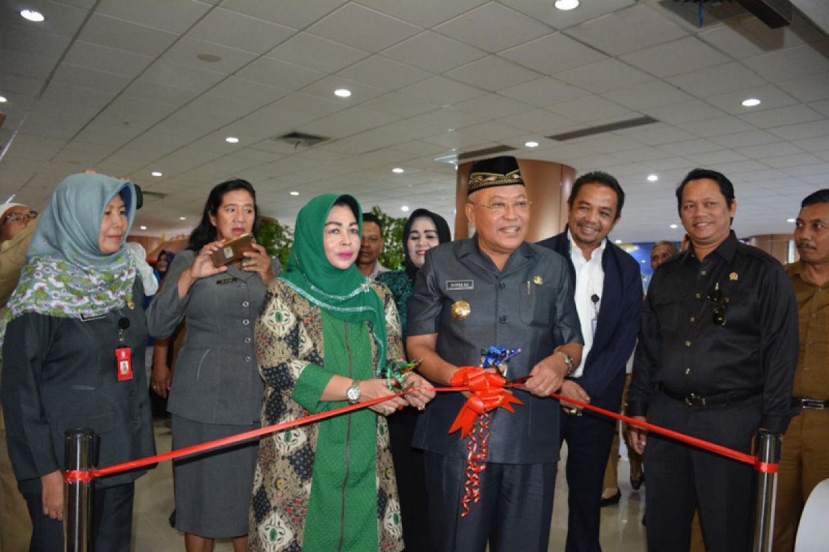 Peresmian Galeri Dekranasda di Bandara Supadio