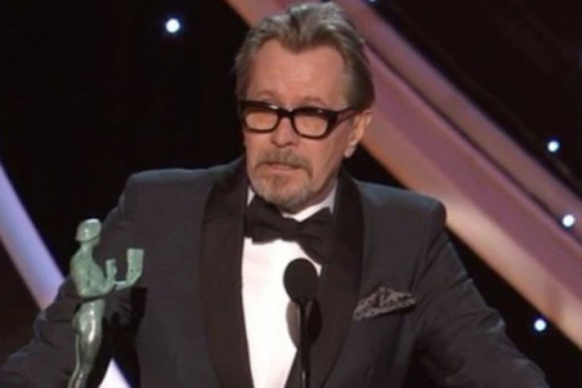 Gary Oldman boyong piala aktor terbaik