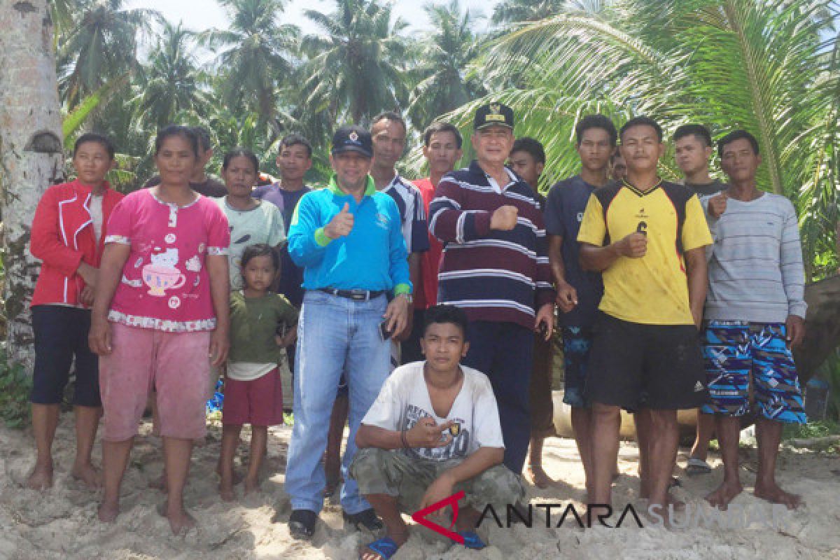 Forkopimda jejakkan kaki di pulau Sinyau-nyau dan Sibaru- Baru, pulau terluar Sumbar