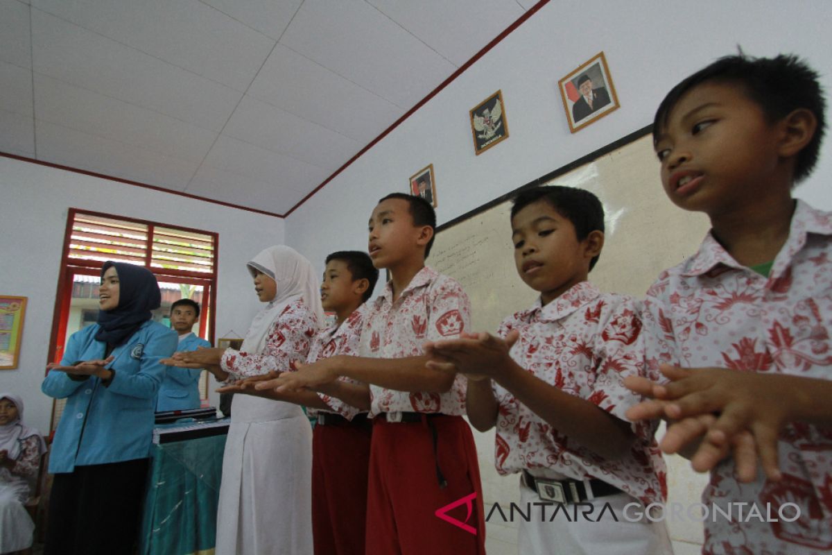 Siswa Desa Terpencil Belajar Jaga Kebersihan Diri