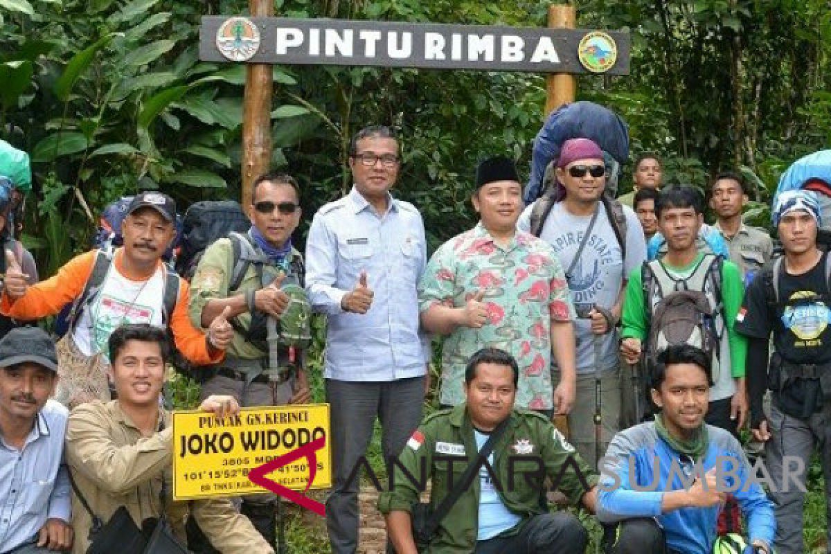 Pendakian perdana Kerinci lewat Solok Selatan pasca keluarnya izin