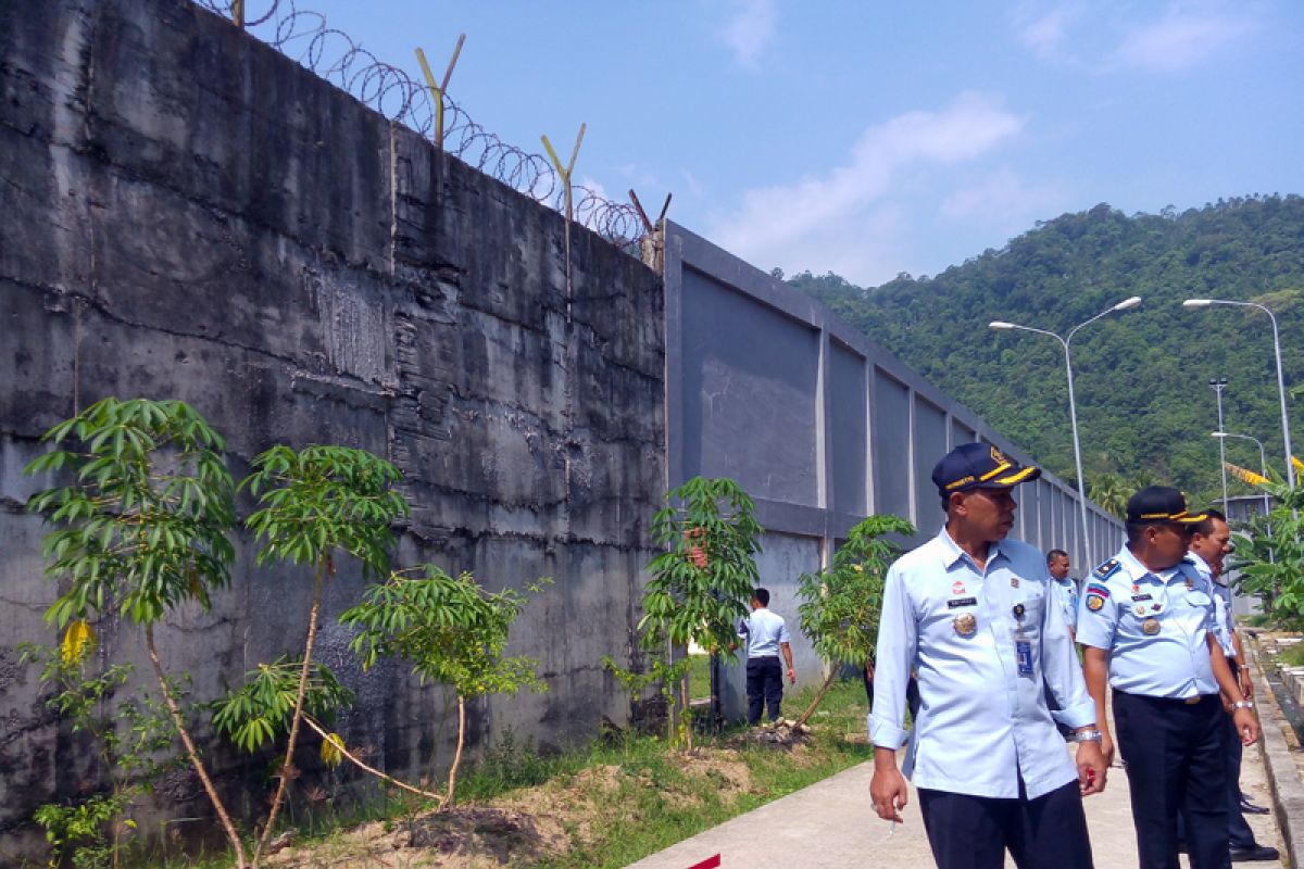 Tiga warga binaan rutan Padang yang kabur masih diburu, pintu keluar dikunci