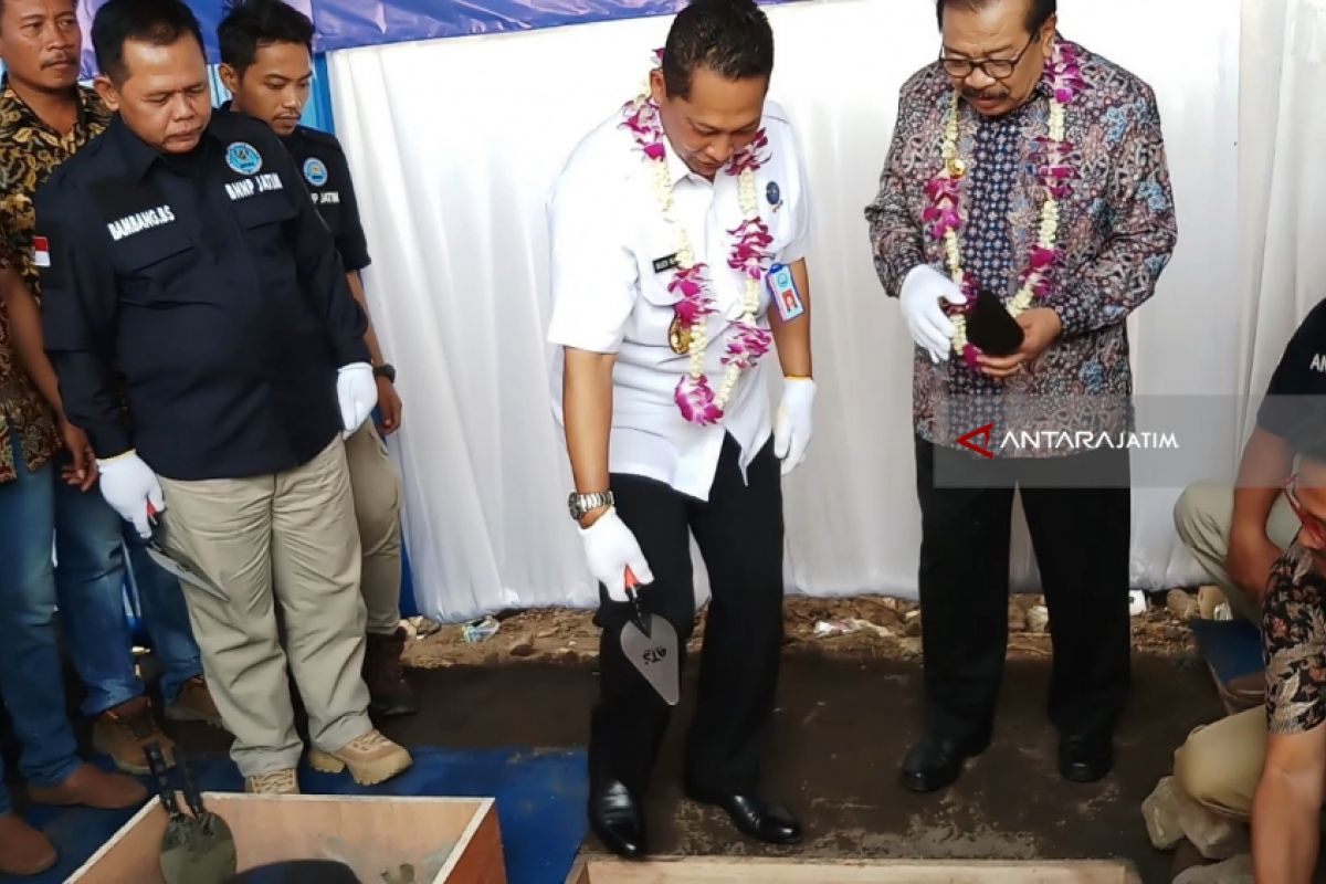 Buwas-Pakde Karwo Letakkan Batu Pertama Pembangunan Gedung BNNP Jatim (Video)