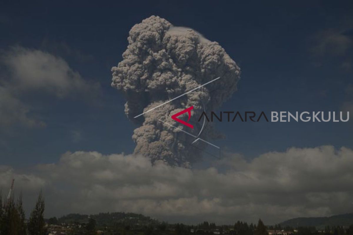 Pertamina bantu korban erupsi Sinabung