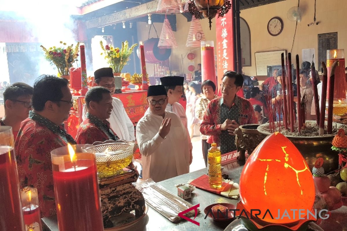 Sudirman Said datangi Kelenteng Tay Kak Sie