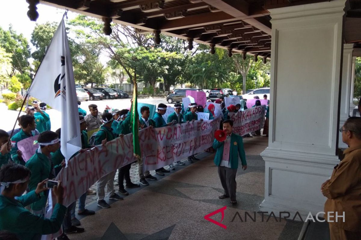 Mahasiswa desak APBA 2018 disahkan