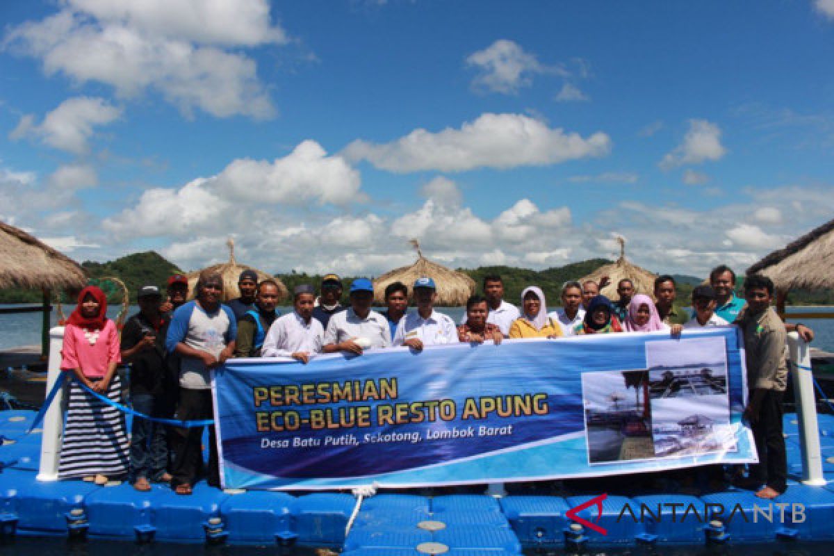 Warga Lombok Barat mengembangkan restoran terapung laut