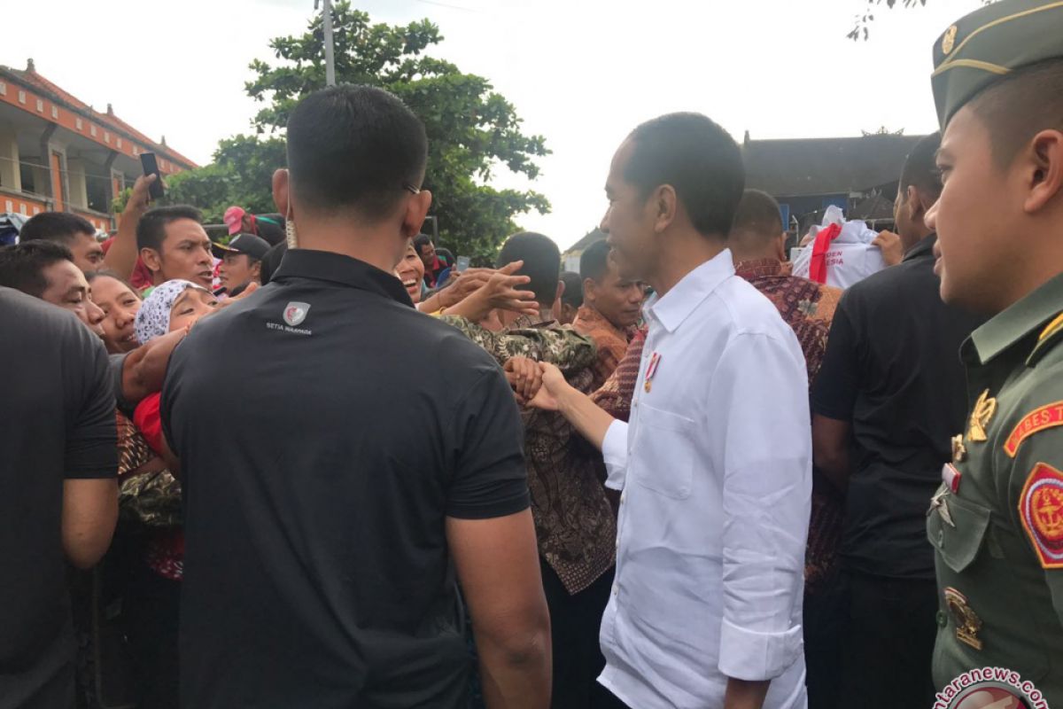 Jokowi blusukan ke proyek padat karya Tabanan