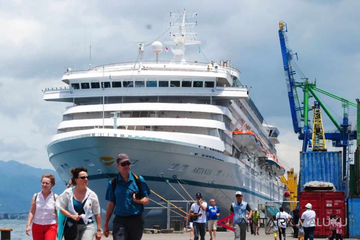 MS Artania kembali singgah di Ambon