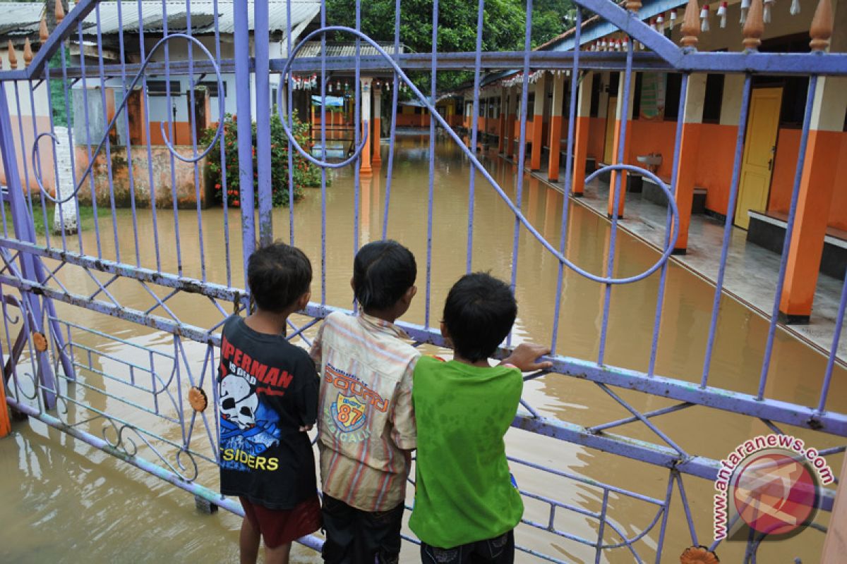 Seribu lebih rumah di Jember terendam banjir