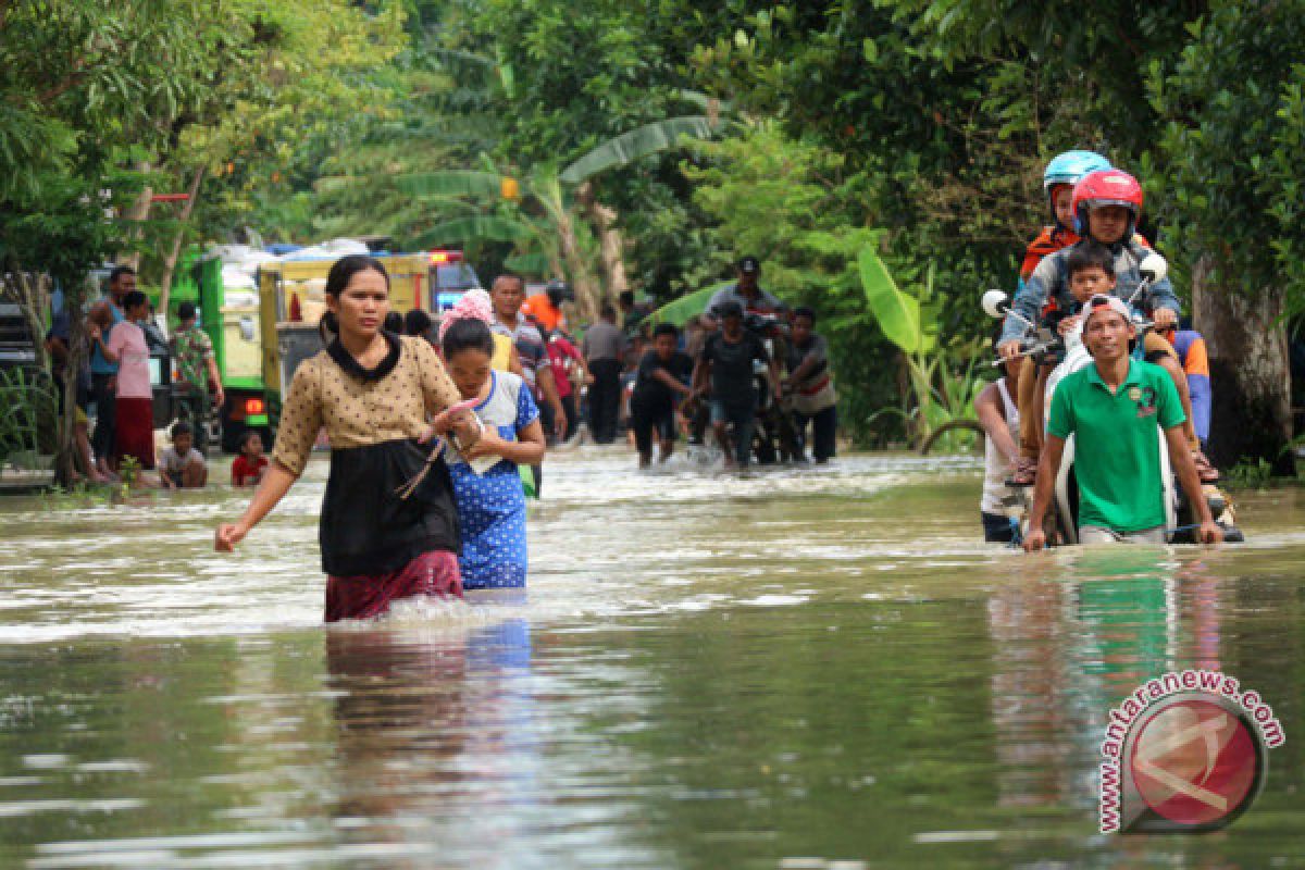 14 desa di Kuningan terdampak longsor-banjir, warga mengungsi