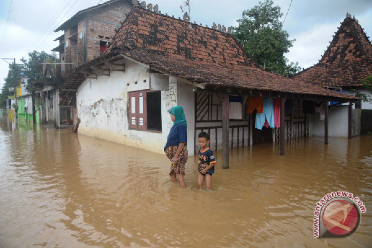 Warga Kudus mulai mengungsi akibat banjir