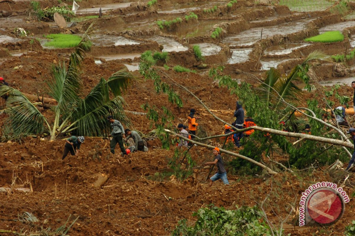 Pencarian korban longsor Brebes dihentikan, tujuh belum ditemukan