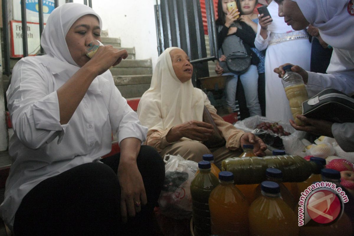 Cagub Khofifah blusukan Pasar Ngemplak Tulungagung