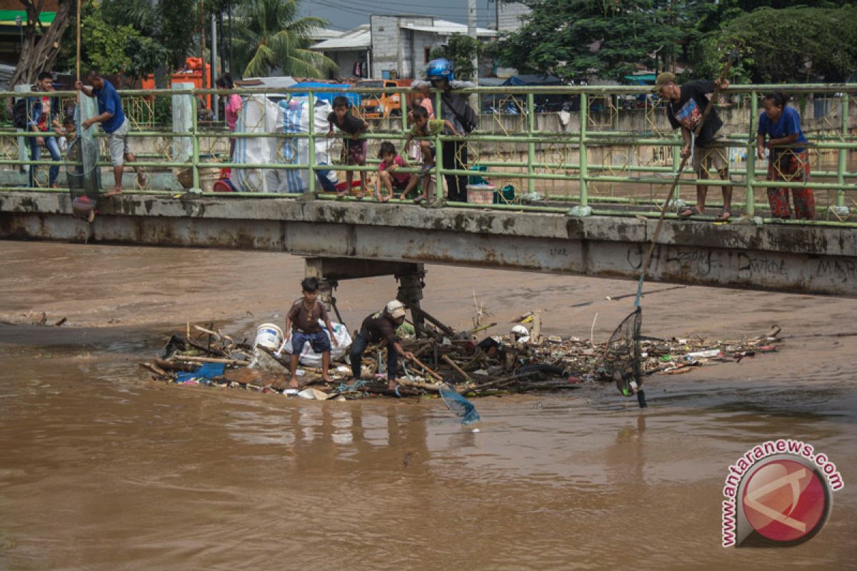 Pemprov DKI diminta berkomitmen bersihkan wilayah perairan