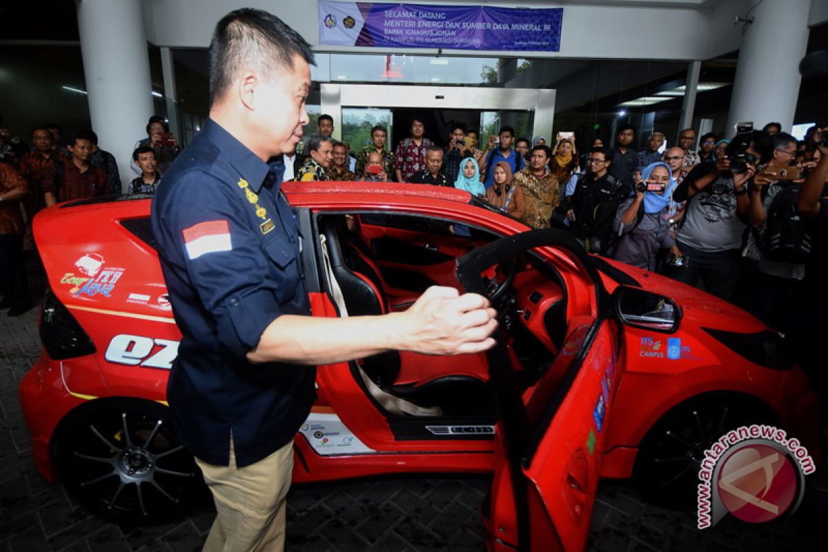 Menteri ESDM Coba Mobil Listrik ITS