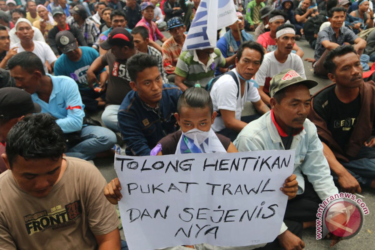 Nelayan Bengkulu aksi tolak "trawl" di Hari Nelayan