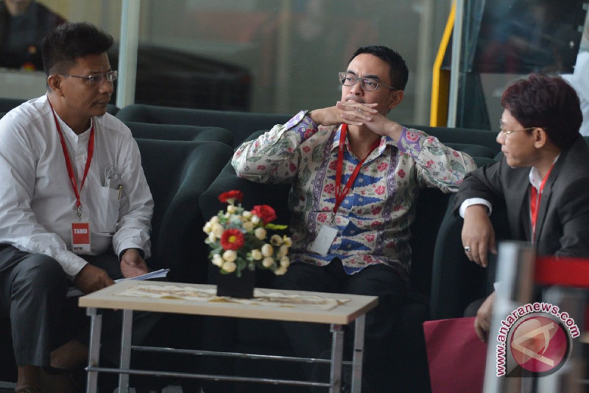 Anti-graft body questions Jambi governor on gratification charges