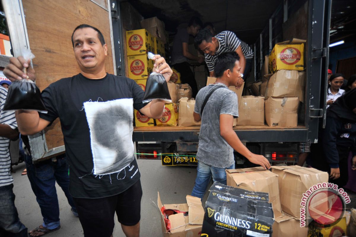 Polisi ungkap minuman keras di kardus sabun