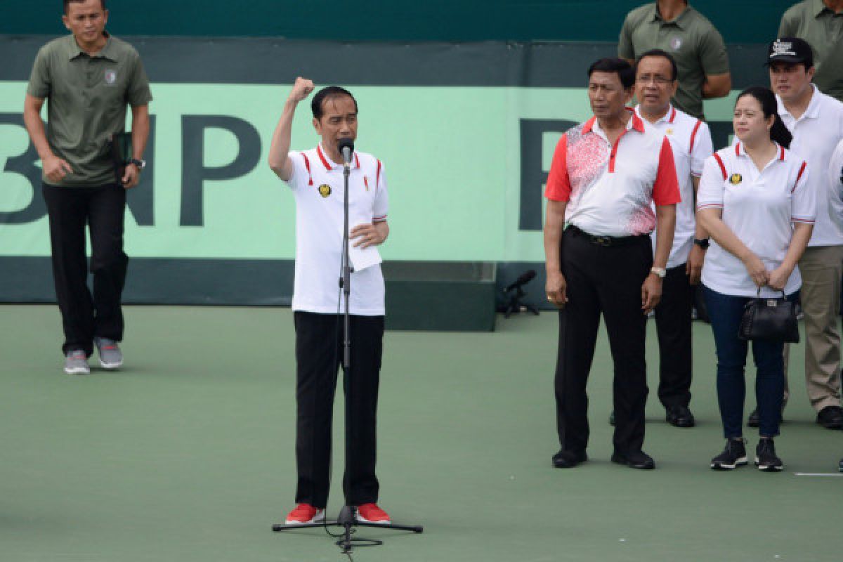 Presiden resmikan lapangan tenis GBK