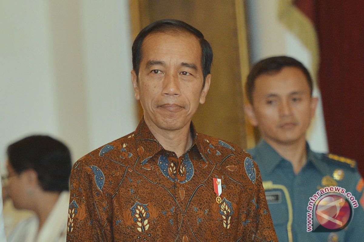 Presiden Jokowi jalan kaki sapa masyarakat Ambon