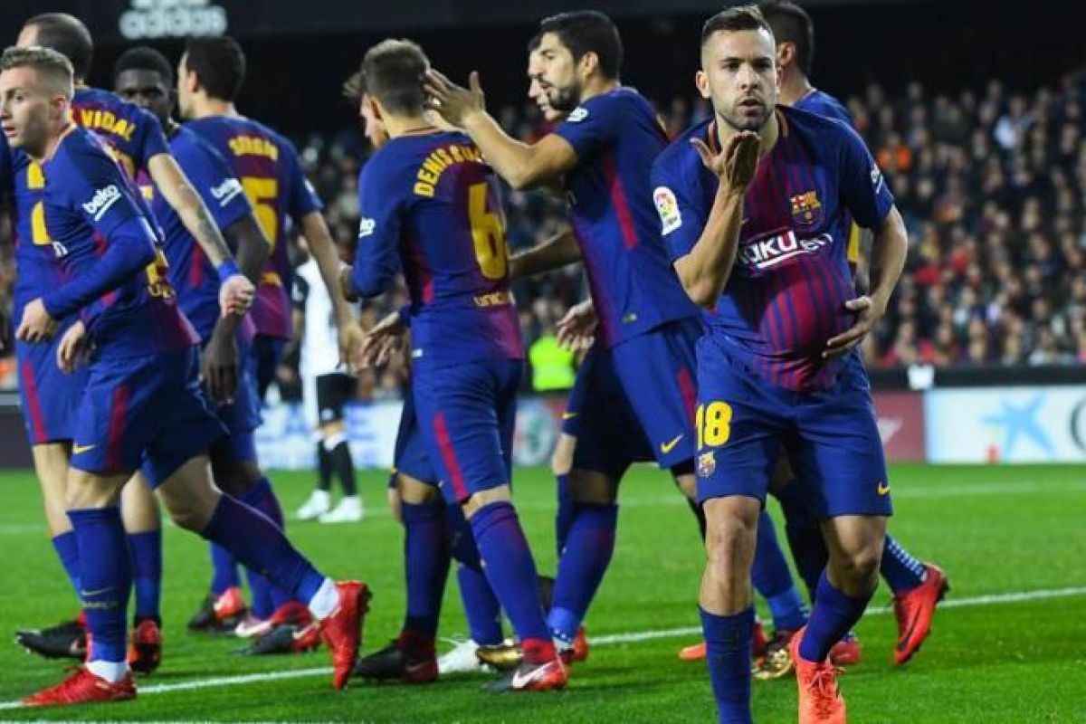 Tandukan Suarez bawa Barca dekati final Piala Raja