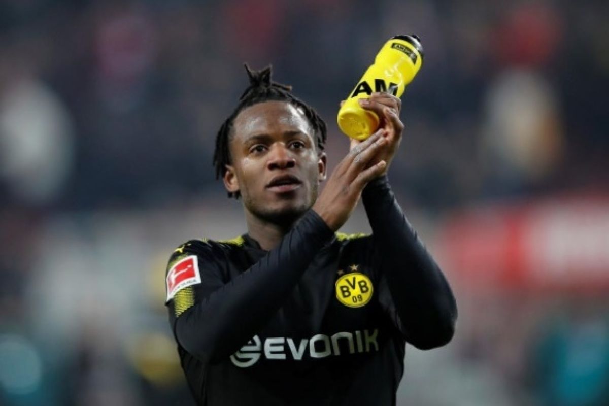 Pemain Dortmund Batshuayi menepi hingga akhir musim