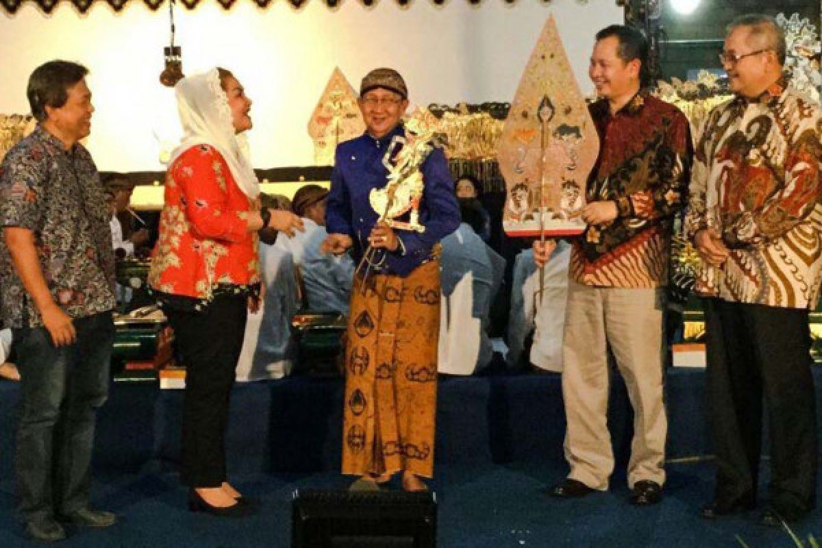 Dukung perkembangan budaya, BCA gelar wayang kulit