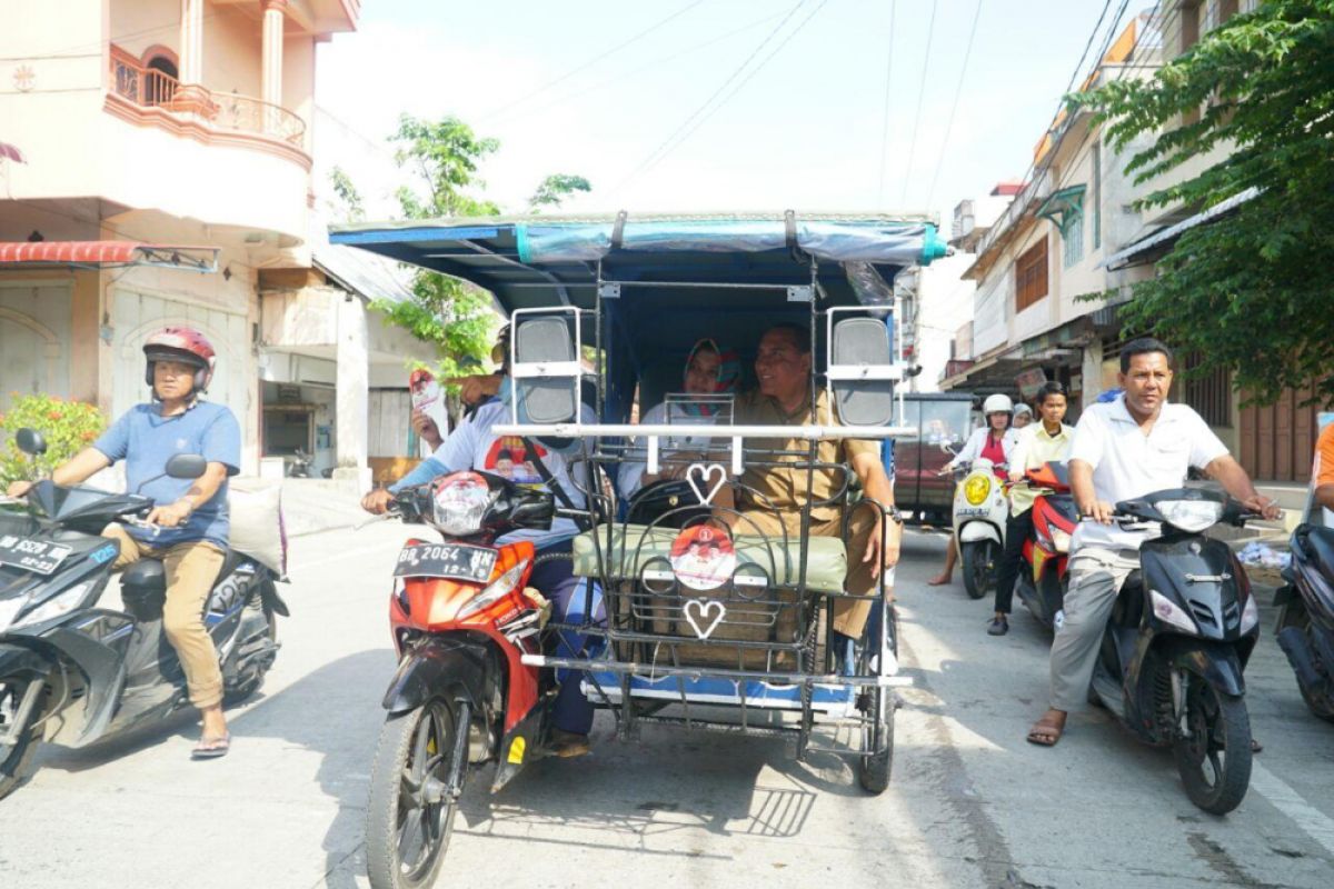 Belanja ke Pasar Sibolga, Edy Rahmayadi pilih naik betor