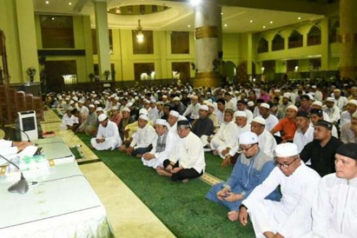 Bupati Aziz Zaenal Dan Ribuan Masyarakat Kampar Laksanakan Sholat Gerhana