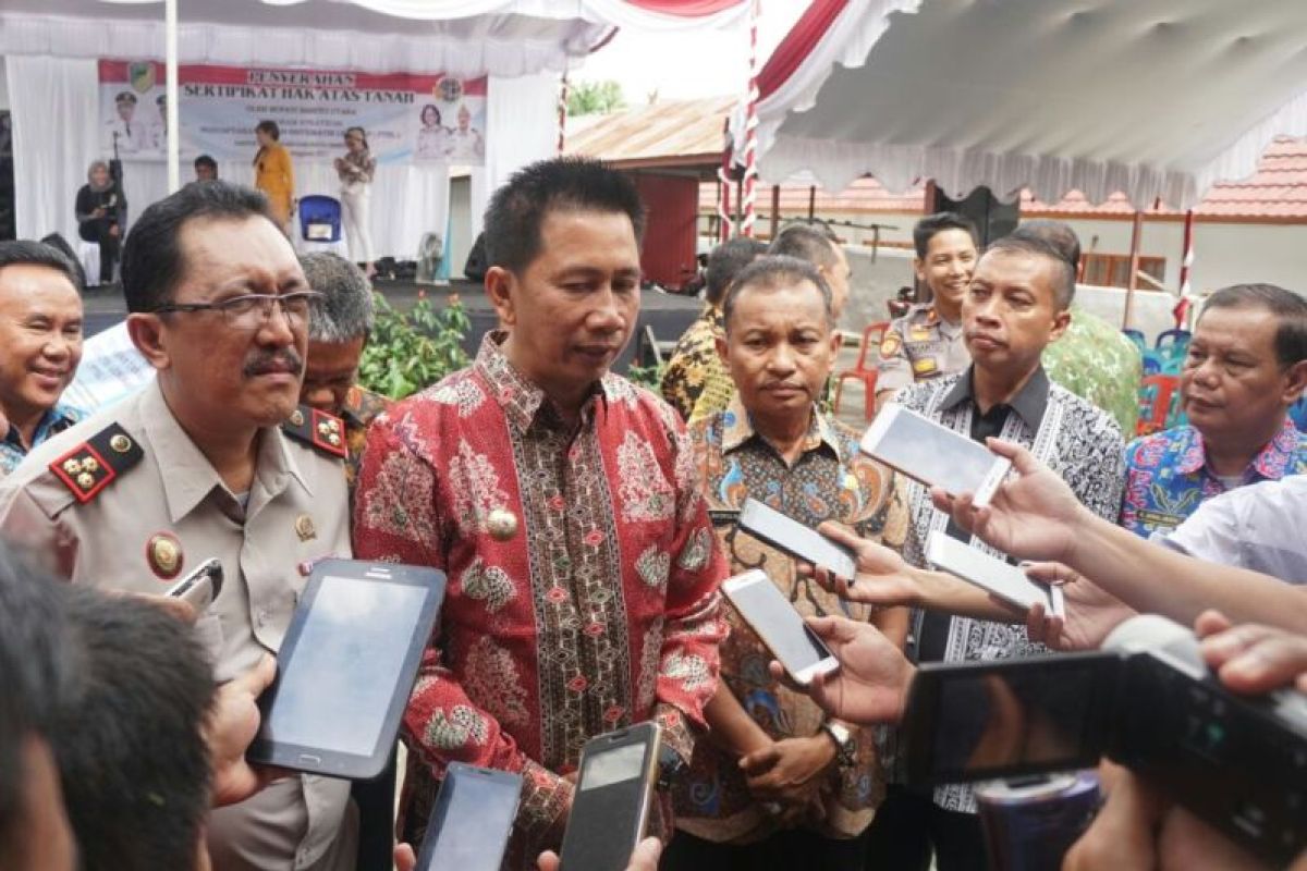 Bupati Barut serahkan sertifikat tanah program PTSL