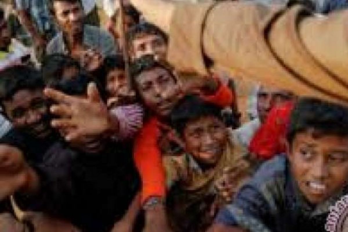 Cagub Firdaus Lepas Riau Care Indonesia Bawa Bantuan Untuk Pengungsi Rohingya