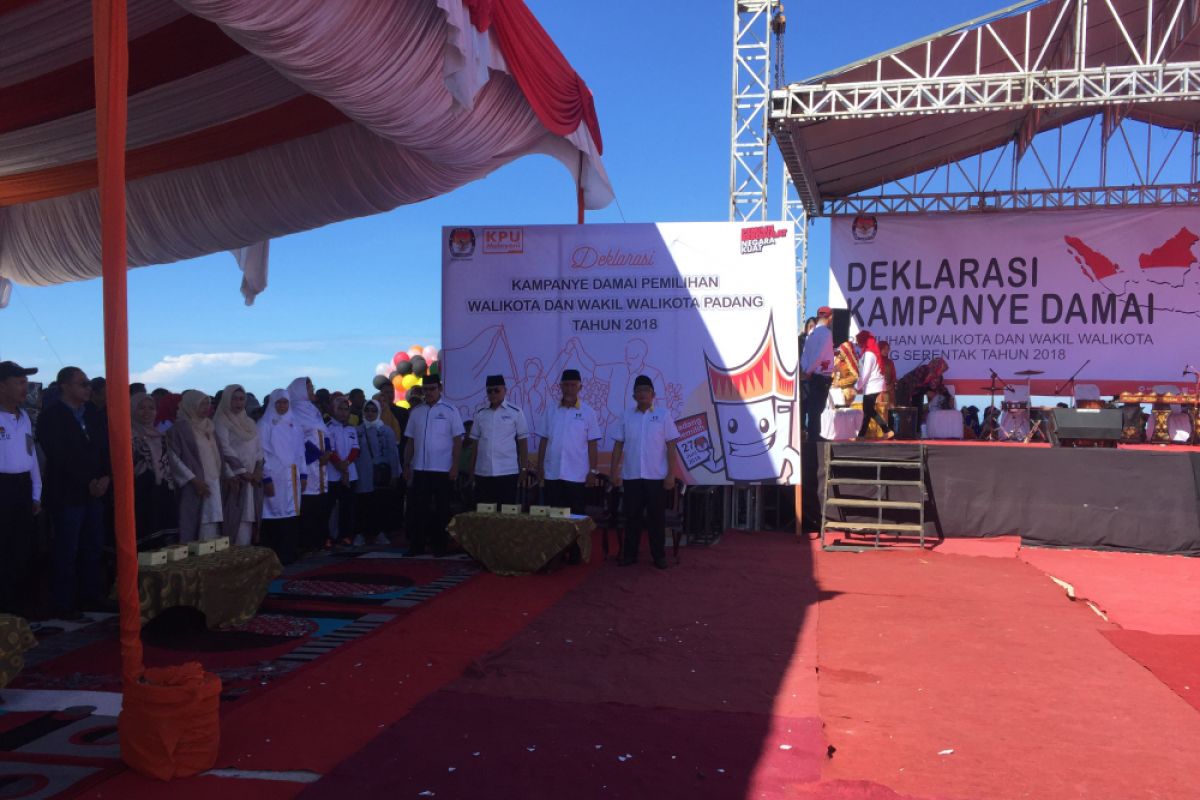 Pasangan calon wali kota dan wakil wali kota Padang deklarasikan kampanye damai
