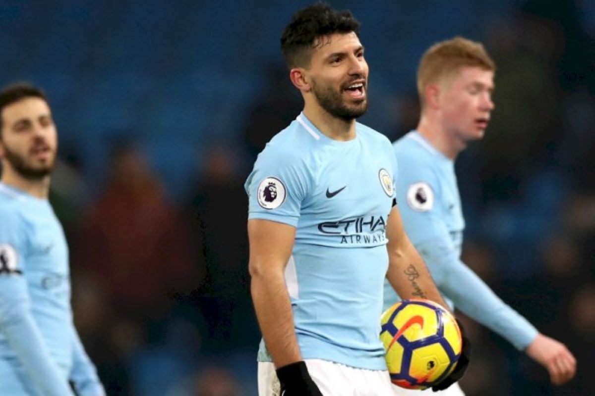 Aguero bukukan trigol saat Manchester City kalahkan Huddersfield 6-1